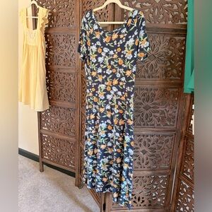 Adorable Draper James Midi length M dress 🌸